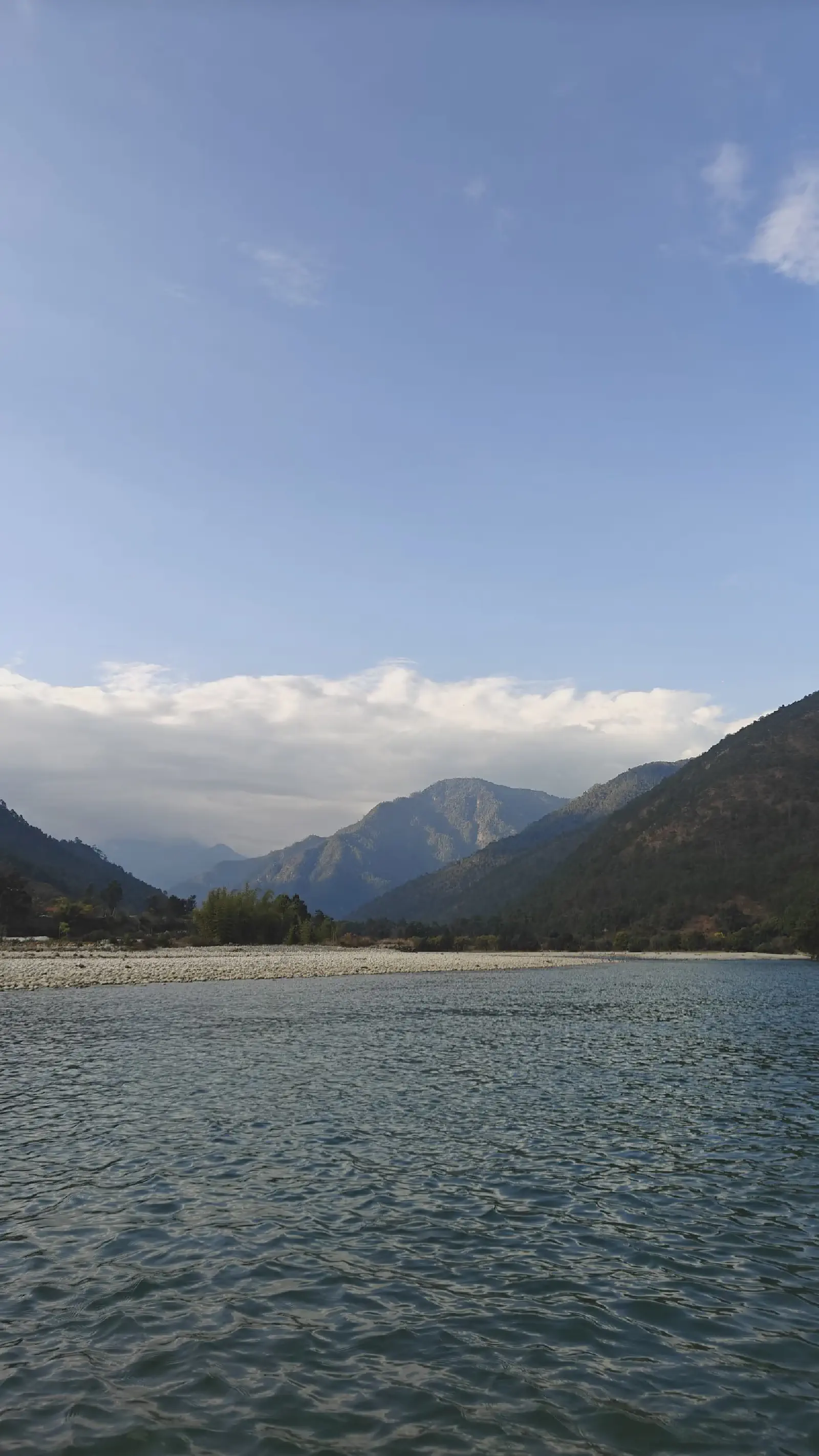 Gentle rafting on the Mo Chhu