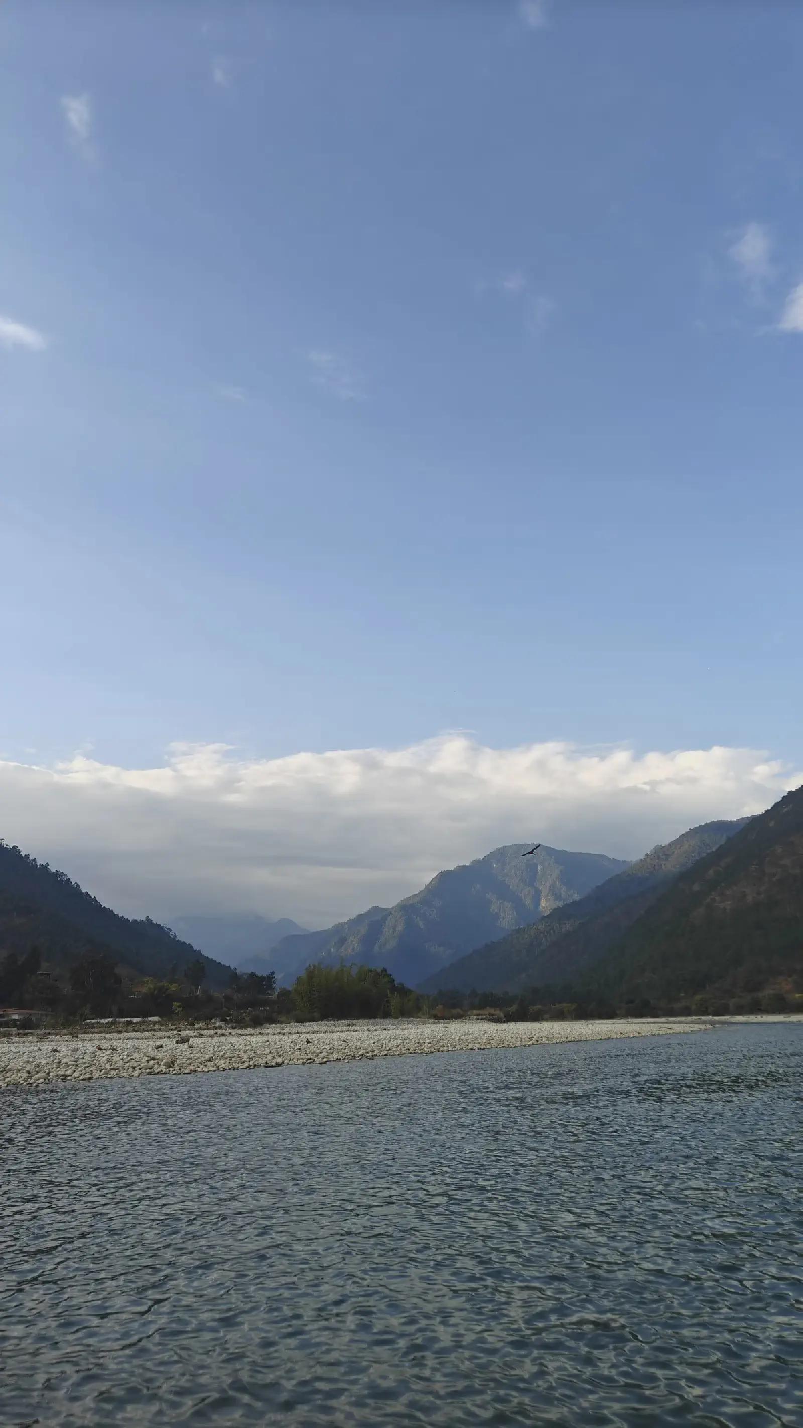  Rafting on the gentle Mo Chhu