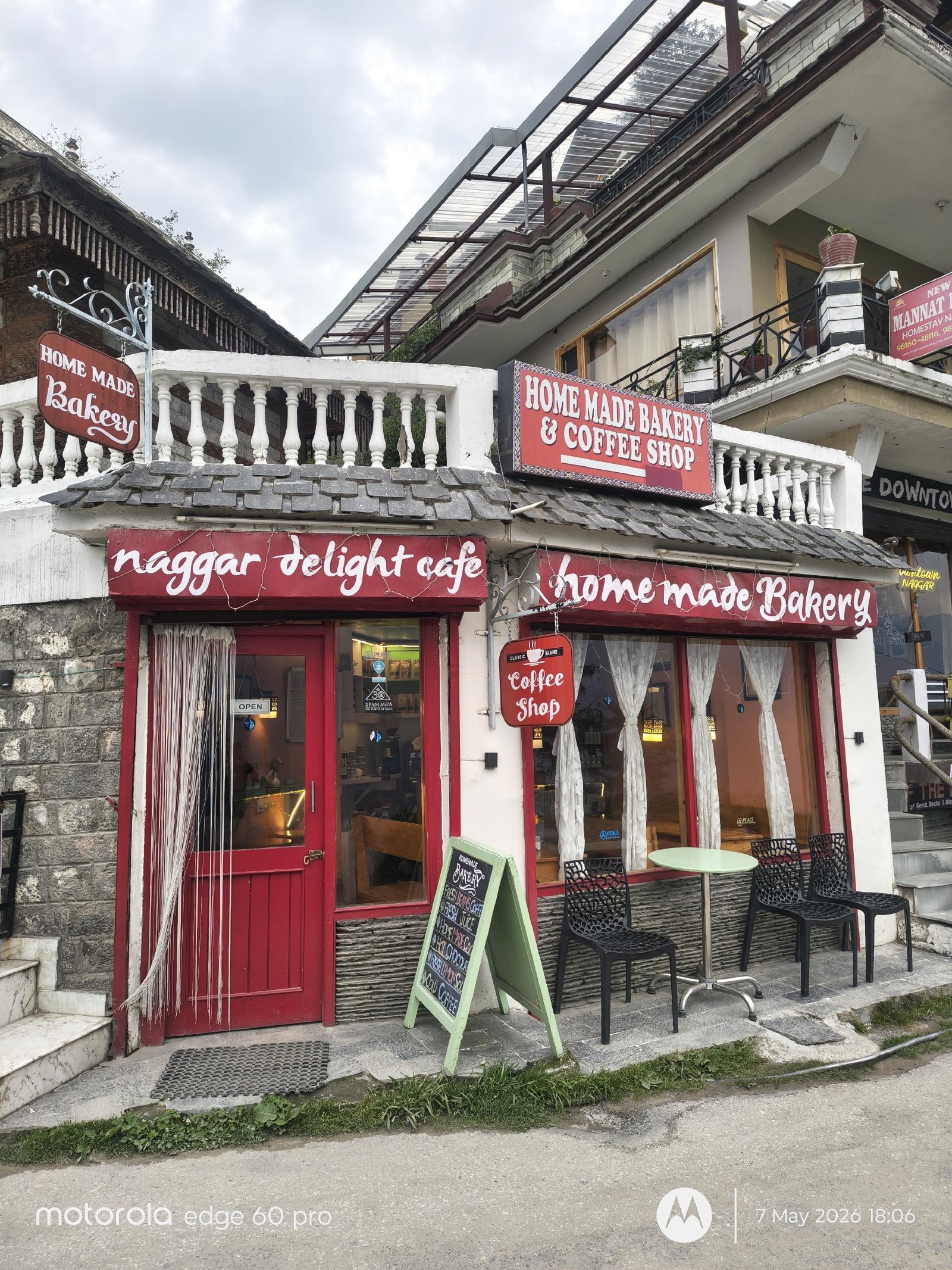 Amigos on Mall Road — croissants and the end of a good day