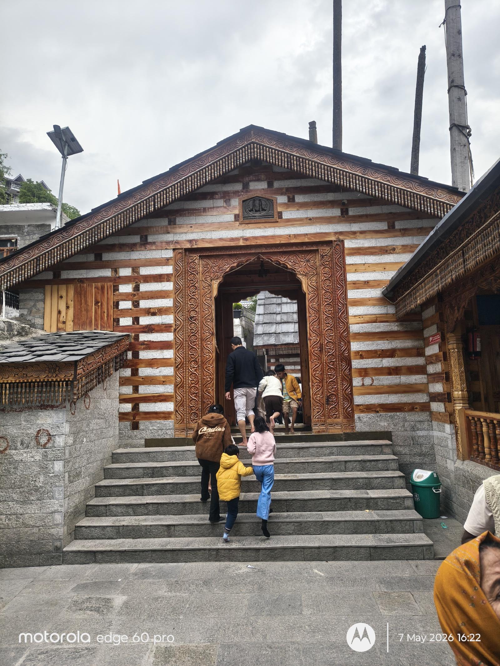 The inner courtyard at Vashisht