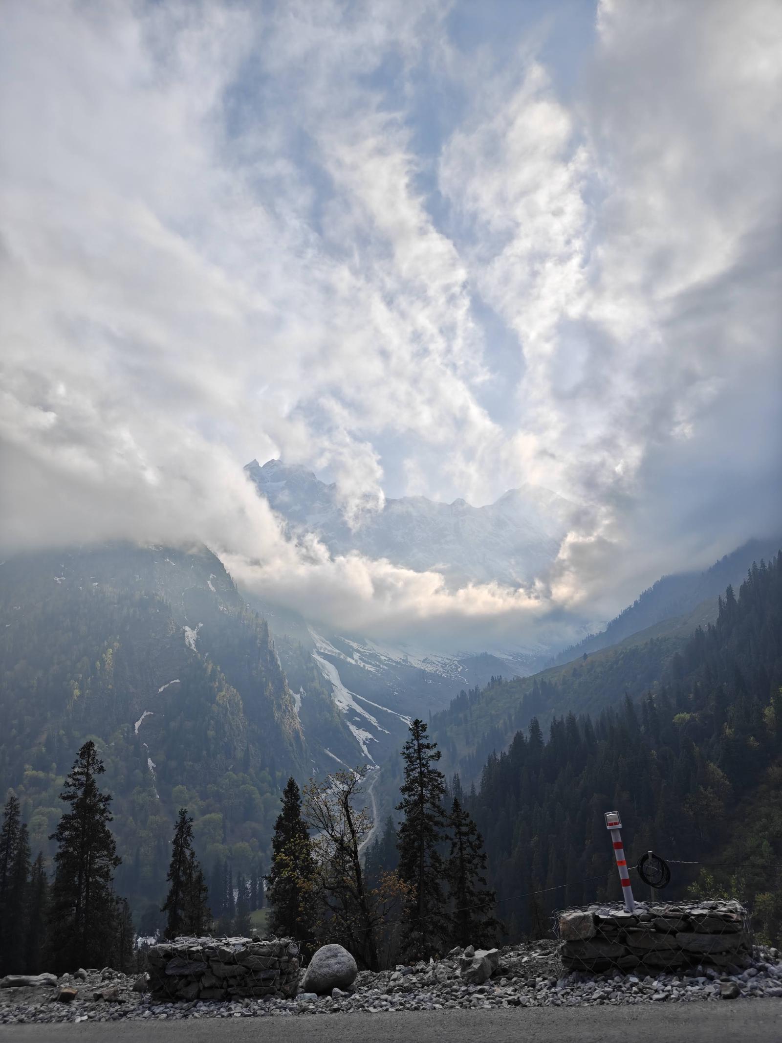 En route to Atal Tunnel — valley green, peaks white